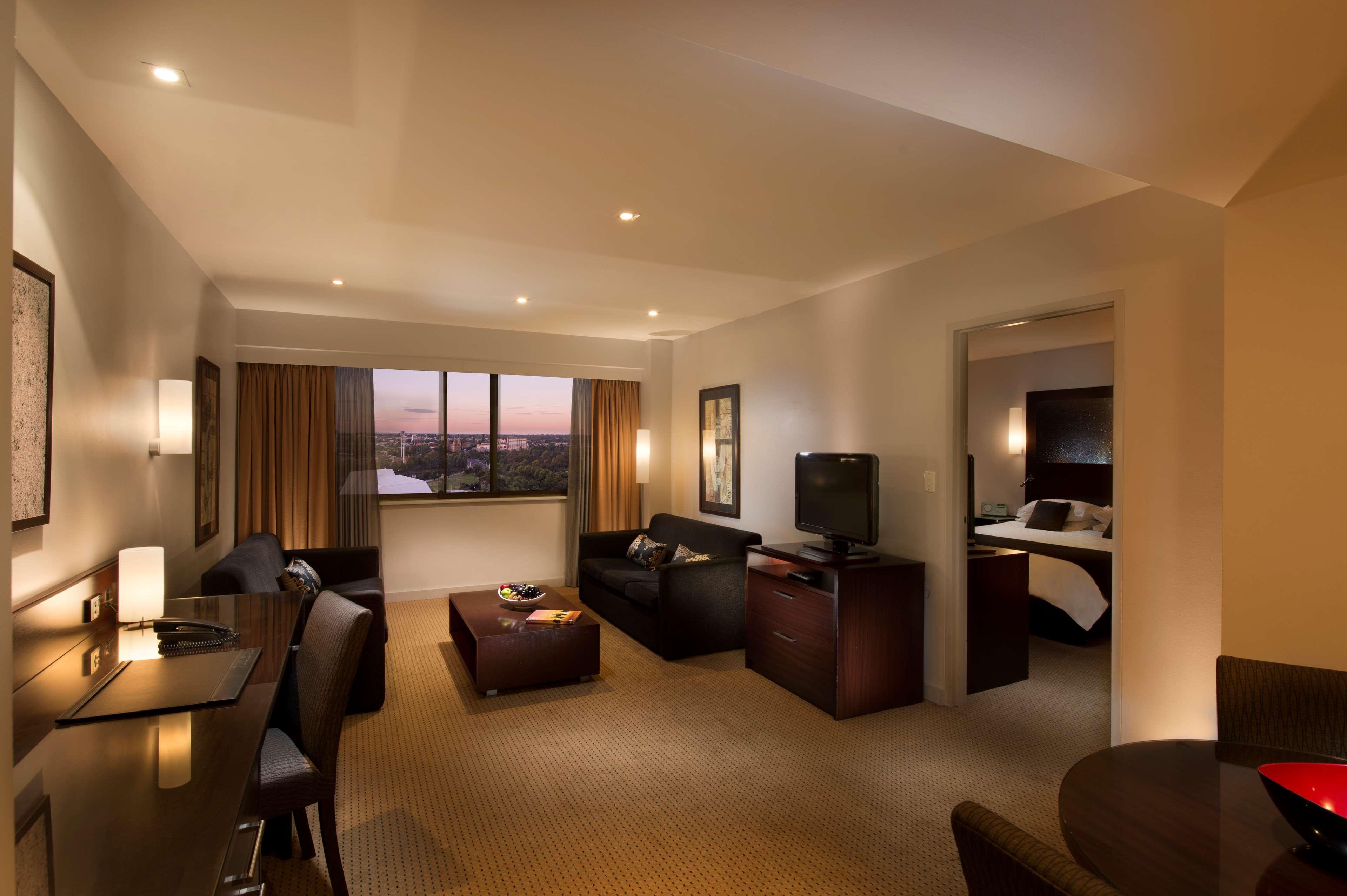 ホテル スタンフォード プラザ アデレード 部屋 写真 A suite at the Westin