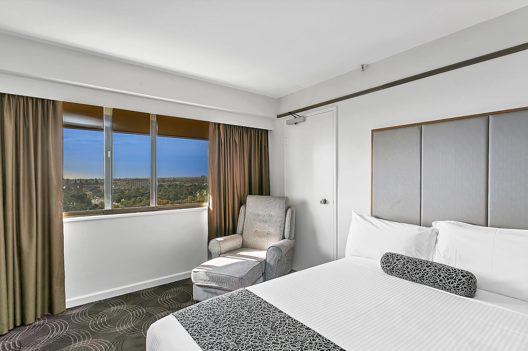ホテル スタンフォード プラザ アデレード エクステリア 写真 A room at the hotel