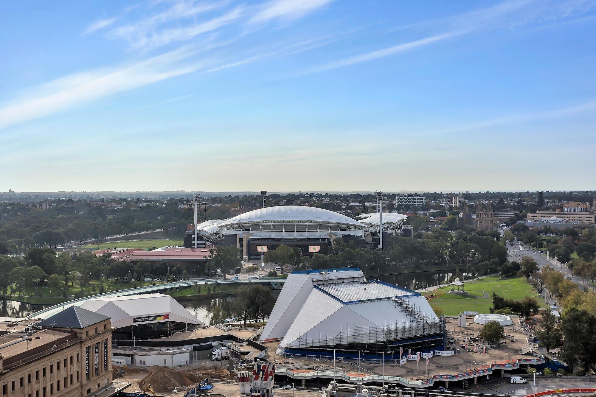 ホテル スタンフォード プラザ アデレード エクステリア 写真 The Adelaide Oval, the home of the Adelaide Crows