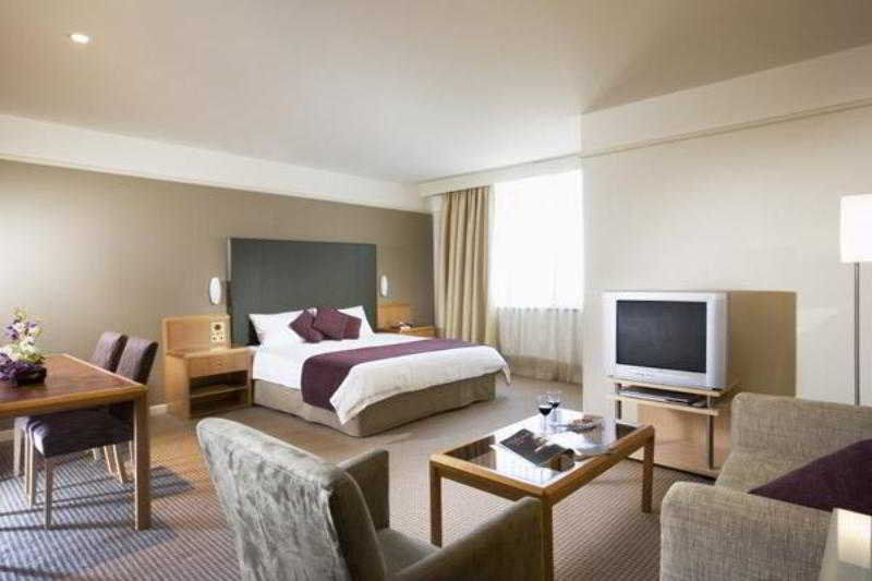 ホテル スタンフォード プラザ アデレード 部屋 写真 A suite at the Hilton London Heathrow